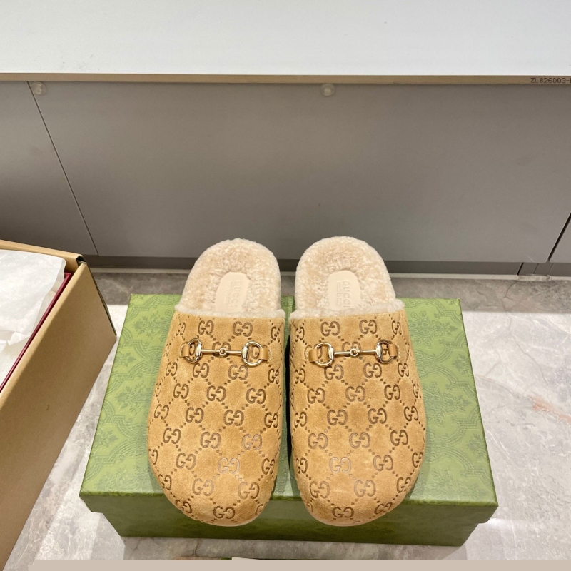 G*u*i slippers